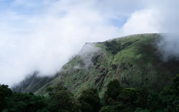 Clouds pouring over the cliffs of Baba Budangiri
